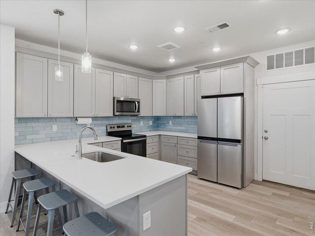 2402 49th Ave Ct 40, Greeley, CO 80634