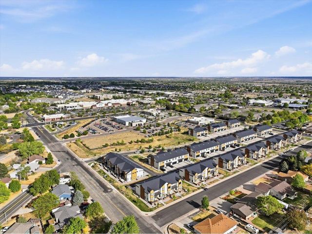 2402 49th Ave Ct 40, Greeley, CO 80634