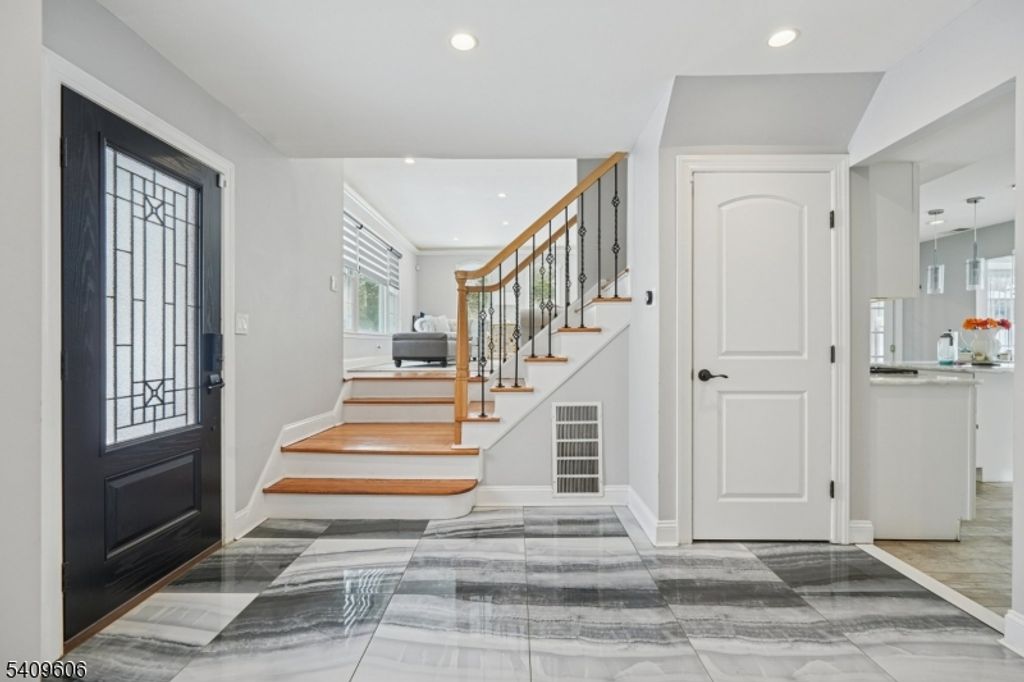25 Nathan Way, Wayne Twp., NJ 07470 — photo 4