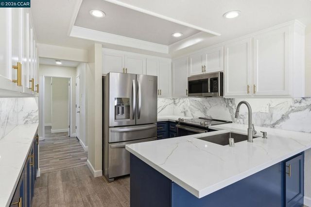 2300 Lake Park Ct, Martinez, CA 94553