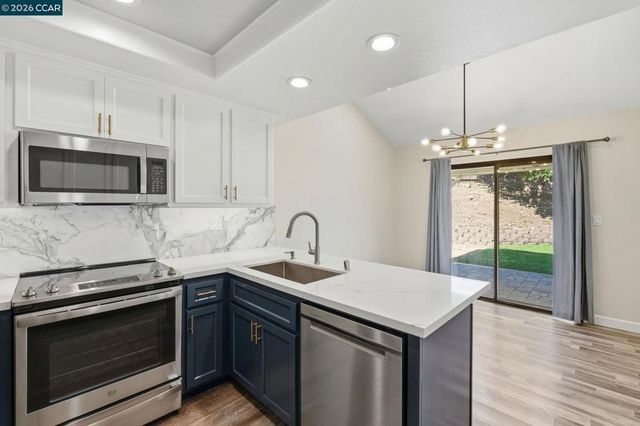 2300 Lake Park Ct, Martinez, CA 94553