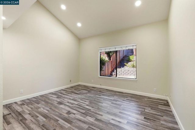 2300 Lake Park Ct, Martinez, CA 94553