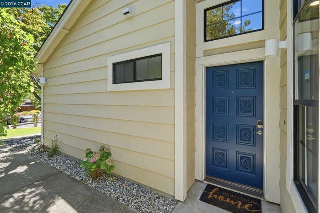 2300 Lake Park Ct, Martinez, CA 94553