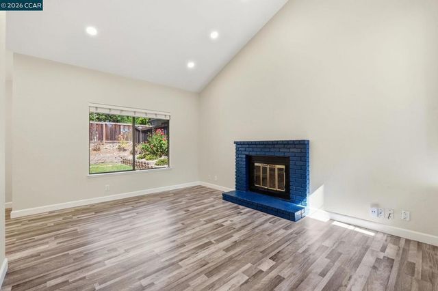2300 Lake Park Ct, Martinez, CA 94553