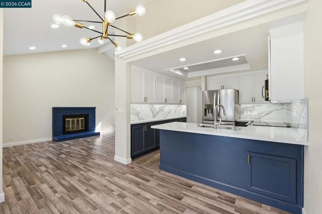 2300 Lake Park Ct, Martinez, CA 94553