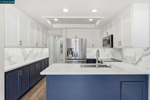 2300 Lake Park Ct, Martinez, CA 94553