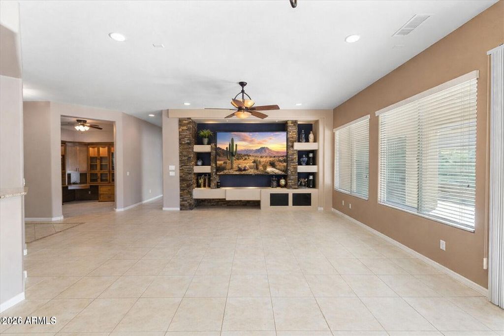 Image 10 of property listing at 26629 W TONOPAH Drive, Buckeye, AZ 85396