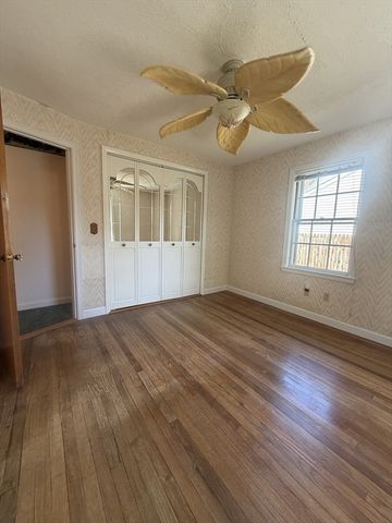 19 Calumet Ave, Worcester, MA 01606