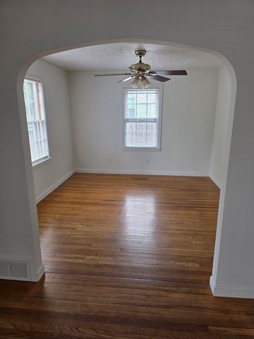 19 Calumet Ave, Worcester, MA 01606