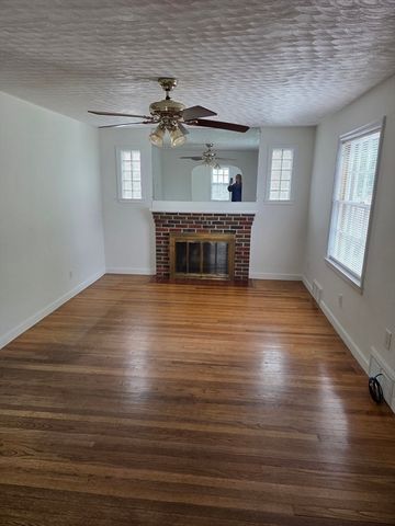 19 Calumet Ave, Worcester, MA 01606