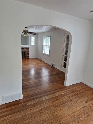 19 Calumet Ave, Worcester, MA 01606