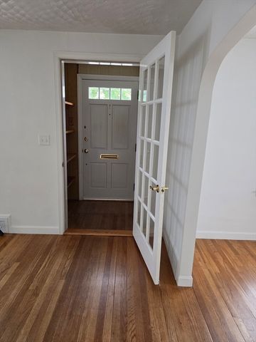 19 Calumet Ave, Worcester, MA 01606