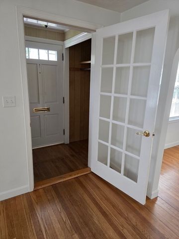 19 Calumet Ave, Worcester, MA 01606