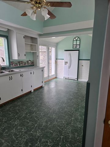 19 Calumet Ave, Worcester, MA 01606