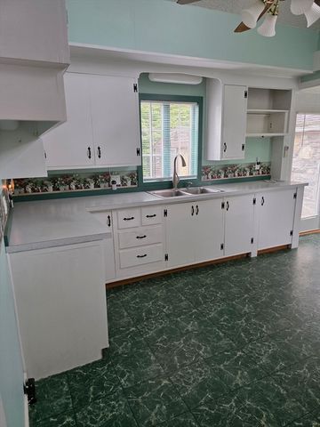 19 Calumet Ave, Worcester, MA 01606