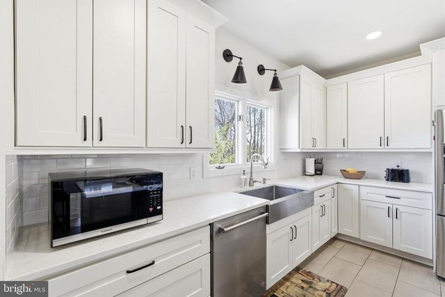 1800 SUNNY CREEK CV, Vienna, VA 22182