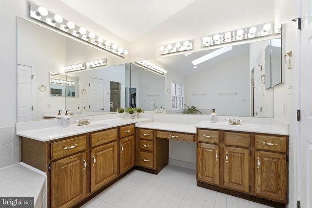 1800 SUNNY CREEK CV, Vienna, VA 22182