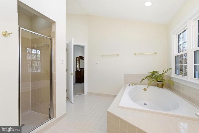 1800 SUNNY CREEK CV, Vienna, VA 22182