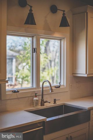 1800 SUNNY CREEK CV, Vienna, VA 22182