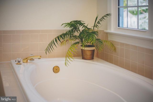 1800 SUNNY CREEK CV, Vienna, VA 22182