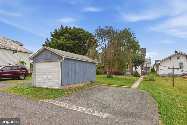 127 W FOURTH ST, East Greenville, PA 18041