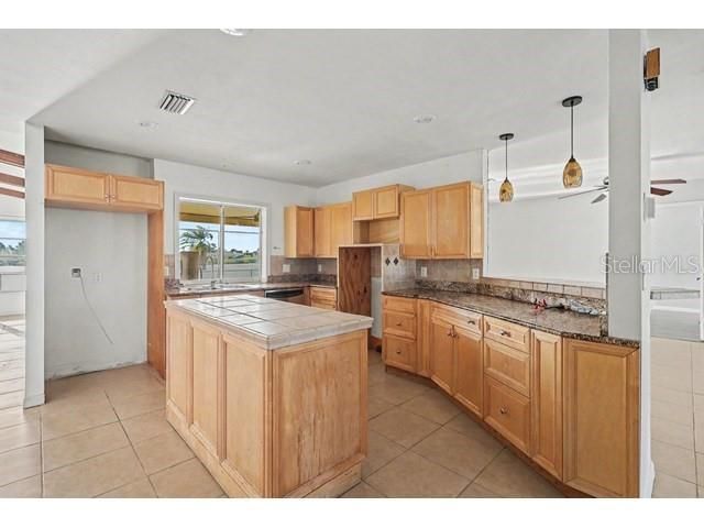 1219 NE 14TH PLACE, Cape Coral, FL 33909
