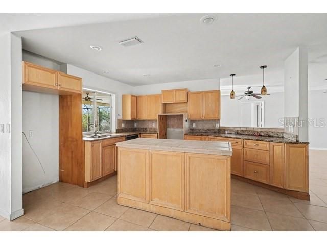 1219 NE 14TH PLACE, Cape Coral, FL 33909