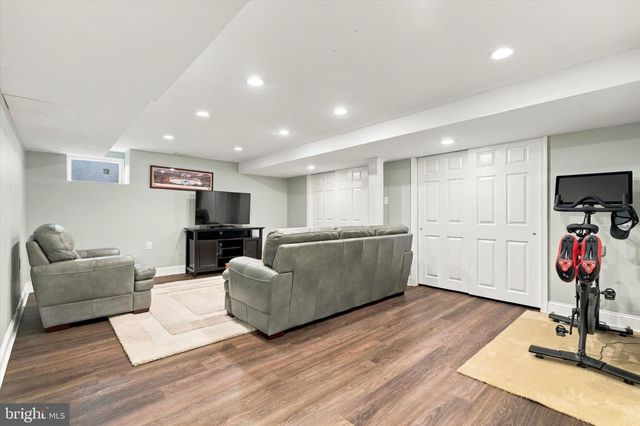 246 LENOX RD, Havertown, PA 19083