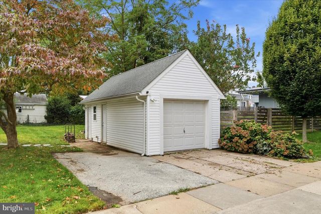 246 LENOX RD, Havertown, PA 19083