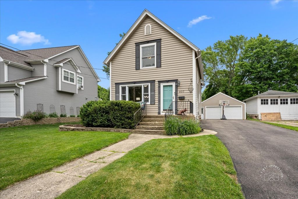 907 Illinois Avenue, St. Charles, IL 60174