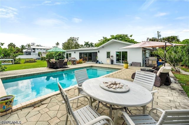2271 Harbor RD, Naples, FL 34104