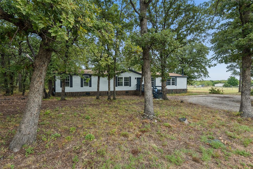 104 Arunda Court, Weatherford, TX 76085 — exterior