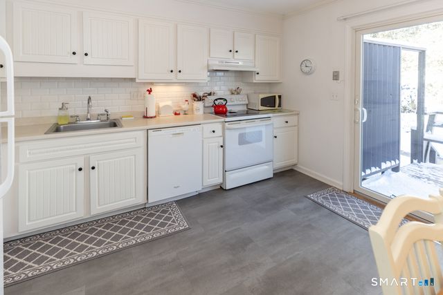 65 Main Street 21, Essex, CT 06442