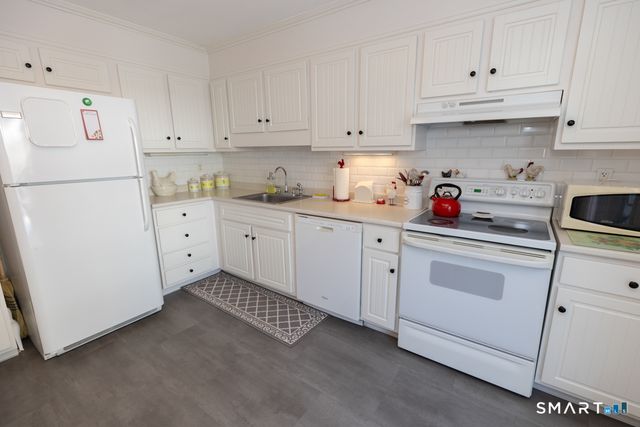 65 Main Street 21, Essex, CT 06442