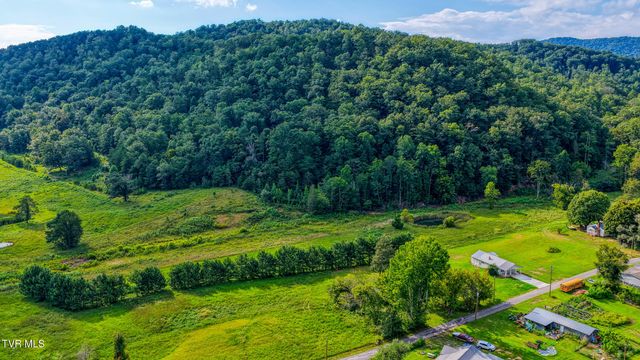 119 Elbow City Road, Rogersville, TN 37857