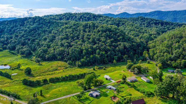 119 Elbow City Road, Rogersville, TN 37857
