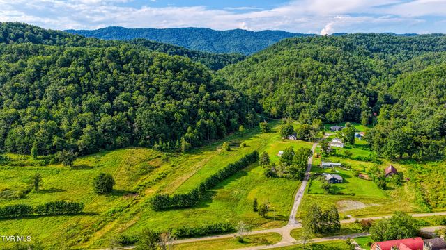 119 Elbow City Road, Rogersville, TN 37857