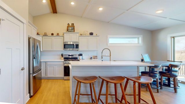 605 E Vista Lake Avenue, Polk City, IA 50226