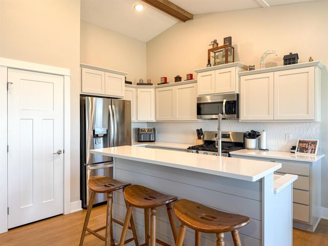 605 E Vista Lake Avenue, Polk City, IA 50226