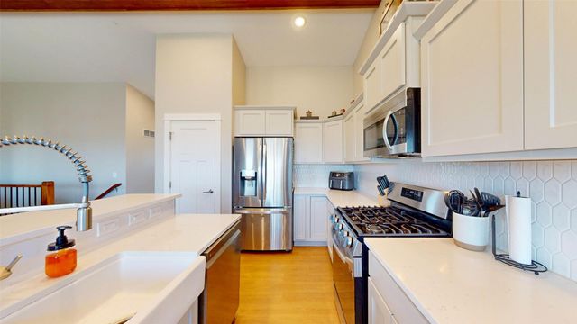 605 E Vista Lake Avenue, Polk City, IA 50226