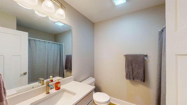 605 E Vista Lake Avenue, Polk City, IA 50226