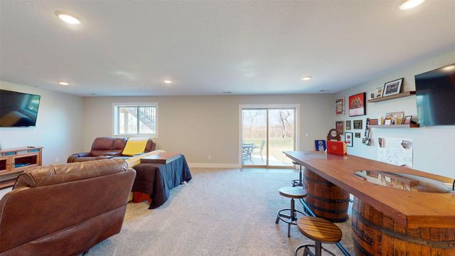 605 E Vista Lake Avenue, Polk City, IA 50226