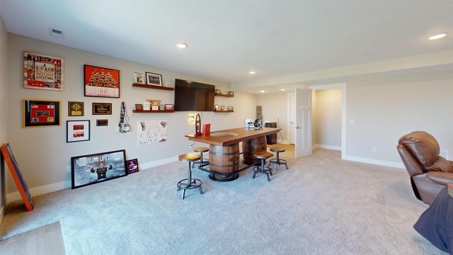 605 E Vista Lake Avenue, Polk City, IA 50226