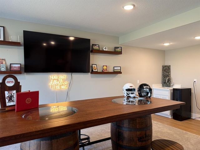 605 E Vista Lake Avenue, Polk City, IA 50226