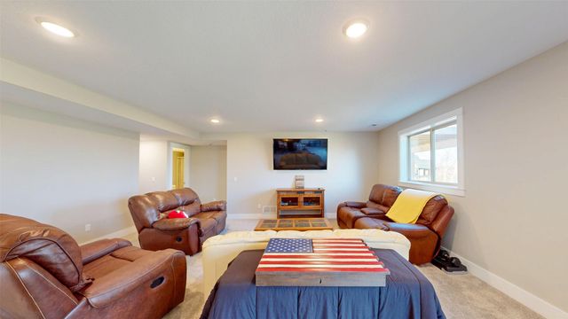 605 E Vista Lake Avenue, Polk City, IA 50226