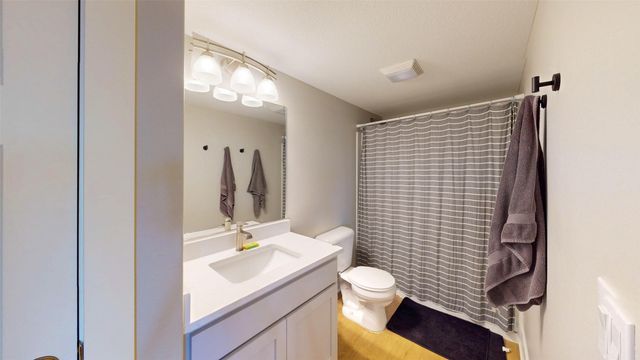 605 E Vista Lake Avenue, Polk City, IA 50226