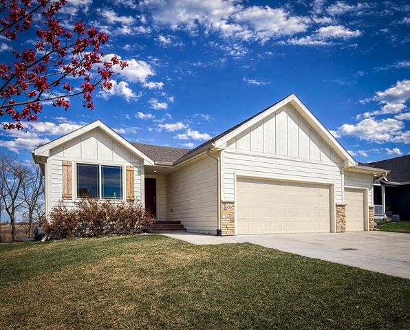605 E Vista Lake Avenue, Polk City, IA 50226