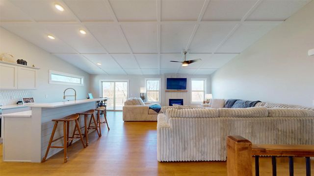 605 E Vista Lake Avenue, Polk City, IA 50226