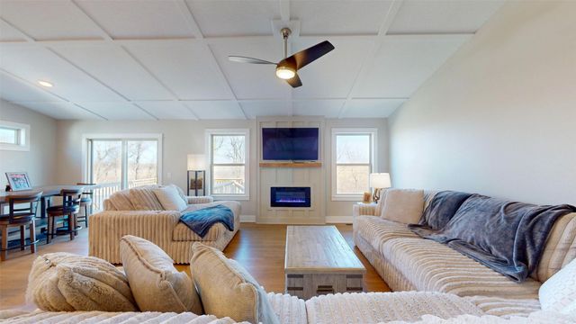 605 E Vista Lake Avenue, Polk City, IA 50226