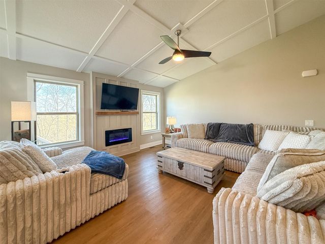 605 E Vista Lake Avenue, Polk City, IA 50226